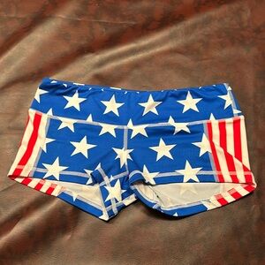 Like new FLEO low rise contour shorts. Size medium.